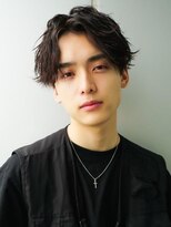 ウェイビーエフティフィフス 横浜西口(WAVEY ft.fifth) 男らしさ溢れるツイストスパイラルパーマのセンターパート