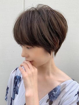 ルーファス メグロ(Ruufus Meguro) 上品な丸みショートボブ|30代向け明るい白髪染めスタイル