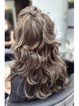 ヘアースタジオ ジェイワン(hair studio J ONE) 20代30代40代50代60代グレージュ ブリーチオン白髪ぼかし