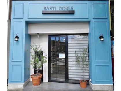バスティードーレス(BASTI DORES)の写真
