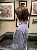 オリーブベージュの切りっぱなしボブ