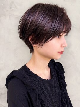 コンフィープラス(comfy plus) 大人可愛いショートボブ艶々ワインレッドカラー