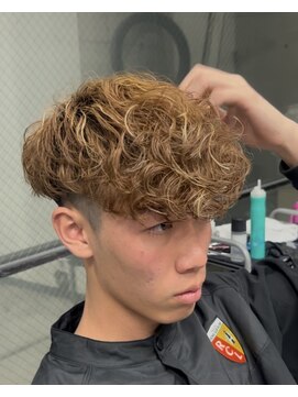 イーラ(era) スペインカール　ツイストスパイラル眉カットメンズパーマ