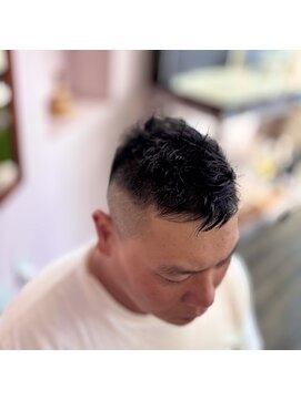 エニシ(ENISHI) モヒカンフェード・スタイル