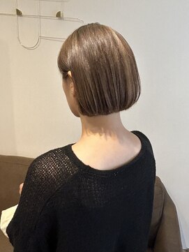 丸みボブ＋ブリーチカラー