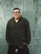 美容師歴20年、海外での美容師経験あり。たくさんの経験値で皆様に素敵でカッコいいスタイルを提供します。