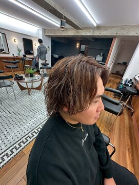 ザデイトウキョウ 表参道 青山(THE DAY TOKYO) 表参道駅MEN’S/ニュアンスパーマ/刈り上げセンターパート