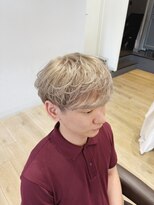 チェレ オレ 新金岡店(Chere ore)&nbsp;メンズ×ハイトーンで創る外国人風質感センターパートスタイル