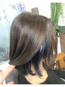 サロンド クラフト(salon de craft) ボブスタイルのネイビーインナーカラー