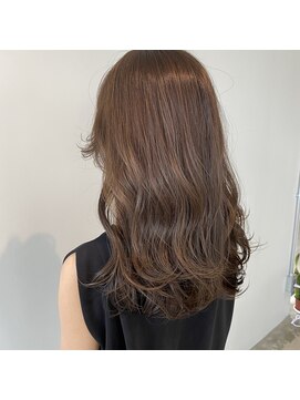 アルヴァ(ALVA) ○透明感と柔らかさのミルクティーベージュ