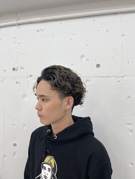 ウェルネス(Wellness) スパイラルパーマサイドパート韓国マッシュアップバング