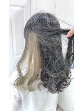 ウーロス(uros.) ベージュインナー