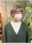 ピンクベージュ