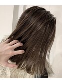 外国人風グレージュカラー×ミディアムヘア