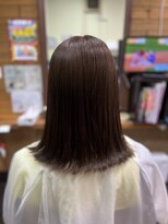 レヴィゼ&nbsp;小顔大人可愛い外ハネアッシュベージュミディ20代30代40代