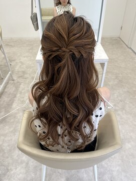 ディティカ サウ(Dityca sow) half up