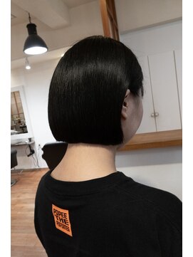 イーズ(e's) ミニボブ【honoka】