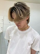 ネハス 栄(nehus.) MEN’S HAIR/サーフカール/刈り上げセンターパート/ブリーチ