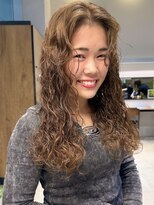 ジュリエッタ(giulietta) ロングウェーブパーマ ダブルカラー くすみベージュ 透明感