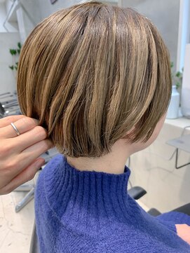 テトヘアー(teto hair) 濃いグレー、ネイビーカラー、マッシュボブ