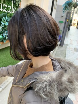 アフロートpd+ KOBE(AFLOATpd+) 耳かけ丸みショートボブ　スイングカール　　神戸三宮