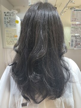 アルテリア(ARTERIA) ロングでウルフ風に☆ハイライトブルーカラー