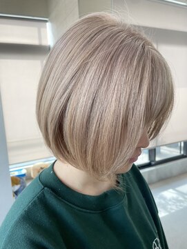 リア 布施店(Lia) ホワイトベージュ