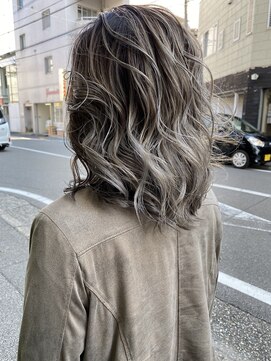 プルメリアドット(Plumeria.) グレージュ