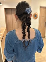 ユーフォリア 青山(Euphoria)&nbsp;お呼ばれアレンジ♪大人可愛いツイン編みおろし【担当きょうこ】