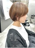 丸みシルエットのショートヘア