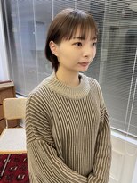 ヘアーアイスカルテット(HAIR ICI QUARTET) くすみベージュマロンベージュ前下がりボブフェザーショートヘア