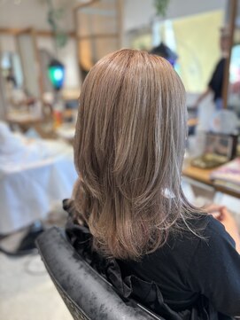 ドット ヘアー ジェム(dot.hair gem) ハイトーンレイヤースタイル