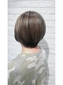 大人女性のハイライトボブ