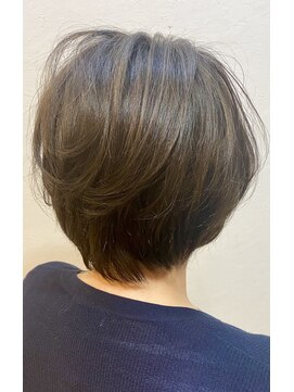 ユニティ(unity) 20代30代大人ノーブル襟足すっきり小顔まるみショートボブ