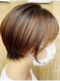 バレイヤージュアッシュカラーツヤ感ノーブル前下がりショート