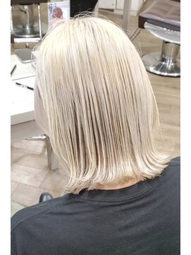 ヘアーアイスカルテット(HAIR ICI QUARTET) ホワイトカラー ブリーチ２回