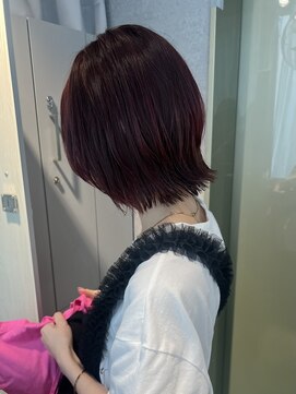 リラス 博多(rilas) くびレイヤーカット　切りっぱなしボブでレッドカラー