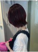 くびレイヤーカット 切りっぱなしボブでレッドカラー