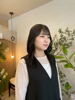 ミア(mia)&nbsp;グレージュ切りっぱなしボブ前髪ありミニボブミルクティベージュ