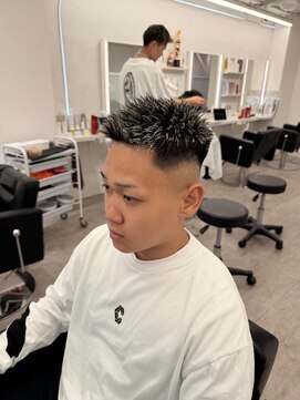 ルースト 心斎橋店(ROOST) 刈り上げセンターパート/波巻きツイストスパイラル/大阪