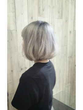 サムブリッジ(SOMEBRIDGE) ホワイトベージュ ボブ【SOMEBRIDGE 亀有】