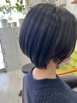 レア(le'a) 収まるショートボブ