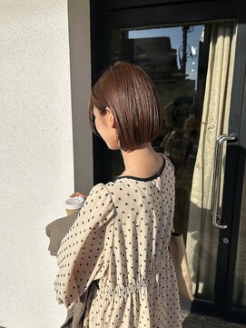 ウイ(Ui) ボブ。グレージュ。