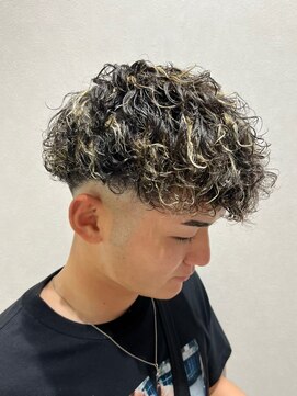 ベルクロー バイ アリープ(Bel.crow by ALEAP) スパイラルパーマ/ハイライトカラー/ブリーチデザイン