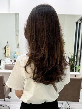 エブリ(evri) 「evri」ロングレイヤー　レイヤーカット　ベージュカラー