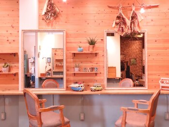 ヘアーメイク カフェ(hair make cafe)の写真/[長野駅徒歩3分/平日22時まで営業]"やすらぎ"がコンセプトのプライベートサロンcafe。貴方だけの贅沢時間を