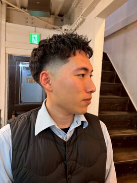 ビーバイエイトジェンツ(Bee by EIGHT GENTS) 刈り上げセンターパート/波巻きツイストスパイラル/心