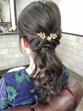 櫛の屋 ローポニー(elescondite ゆっこ)