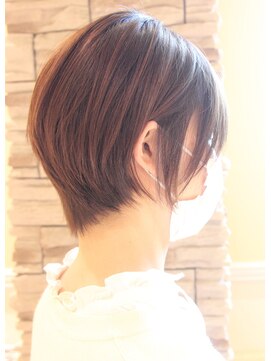 レウナ 外苑前(Reuna) 【30代40代50代】耳かけ前下がり小顔ショート