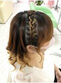 あみこみ　カチューシャ　巻きおろし　前からみてかわいい　ヘア